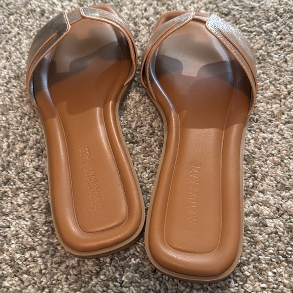 Women’s sandals, rose gold, size 8, from Amazon - Picture 4 of 4